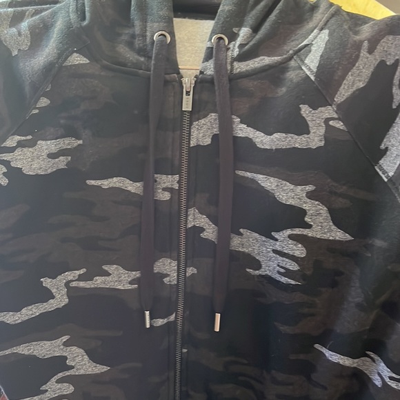 DKNY Camo sweatshirt size L/ G NWT - Picture 12 of 12
